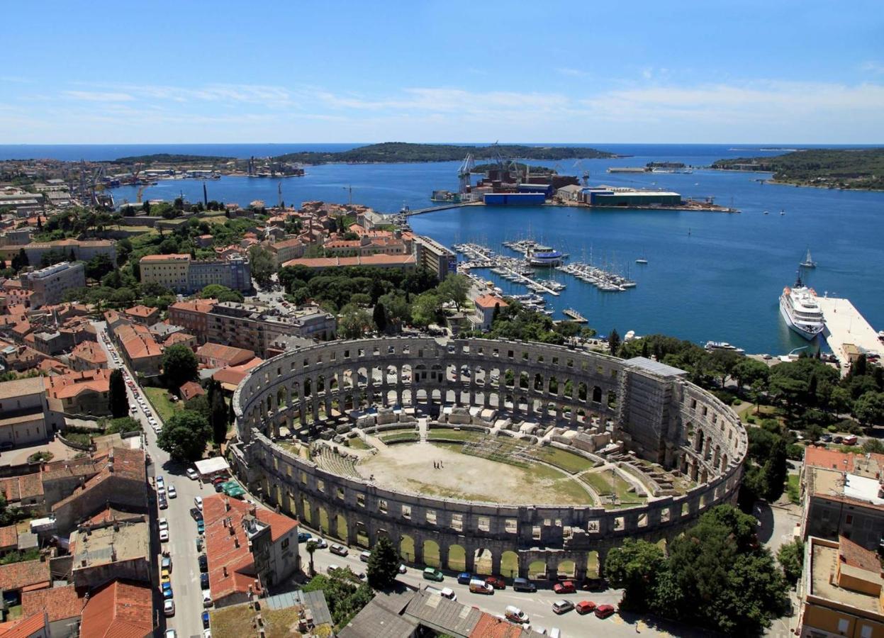 Apartments With A Parking Space Pula - 7646