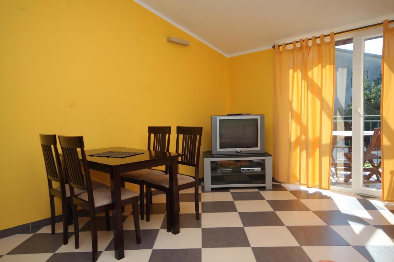 Apartman Apartments With A Parking Space Pula - 7646 *